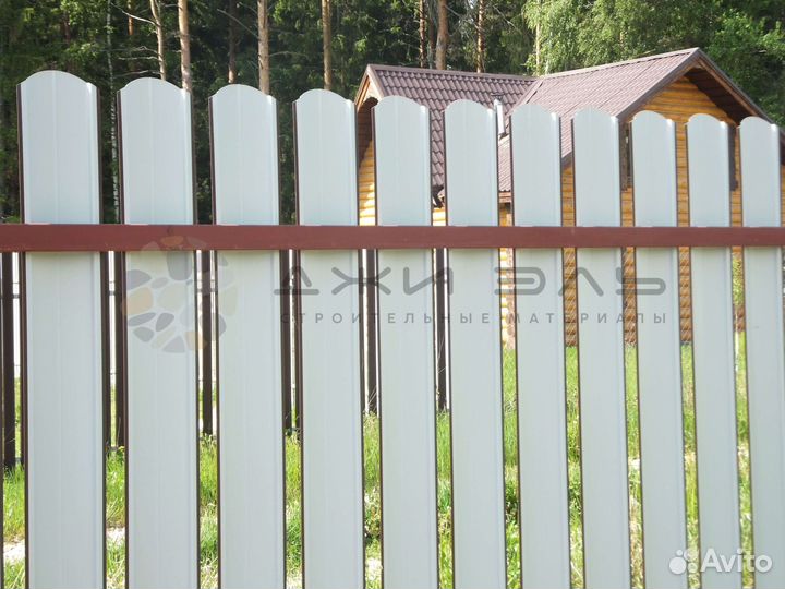 Забор из евроштакетника