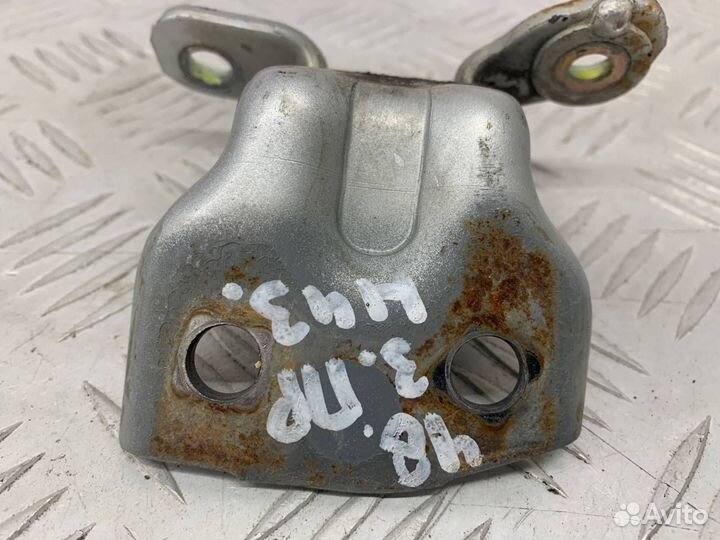 Б/У петля двери задний правый Mazda Demio 1 DW3W