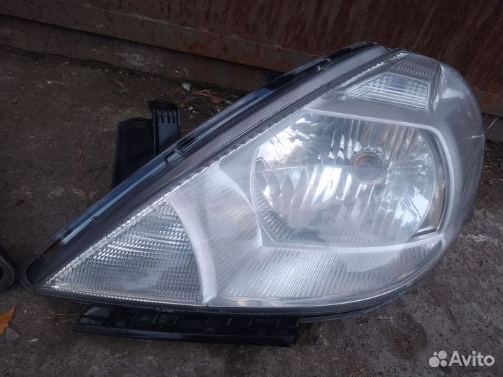 Передние фары Ниссан Тиида С11