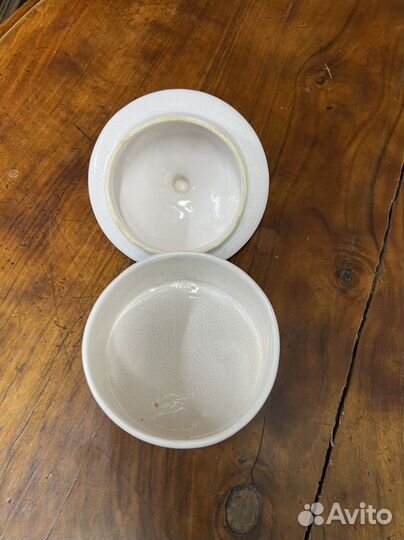 Старинная керамическая шкатулка