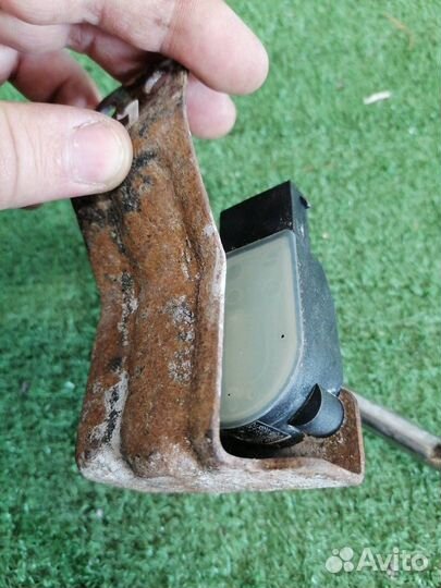 Датчик высоты подъема задний левый Hyundai Equus