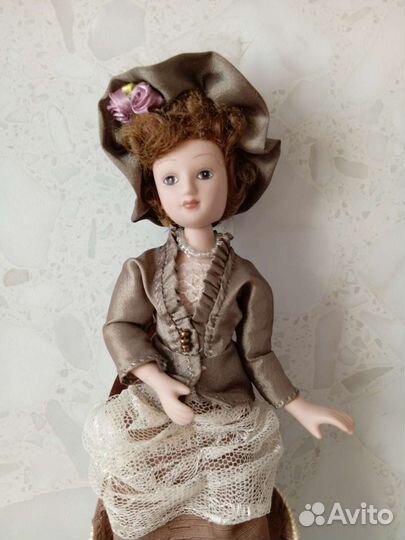 Кукла фарфоровая коллекционная