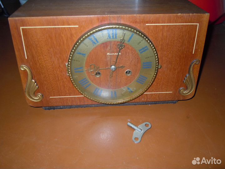 Часы Янтарь