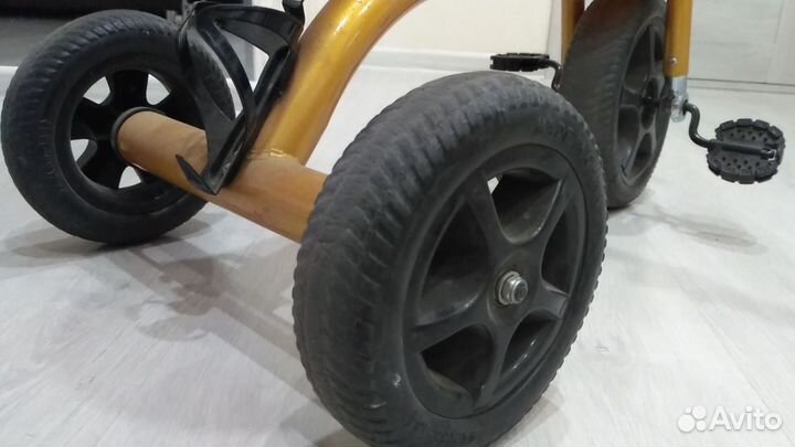 Трехколесный велосипед