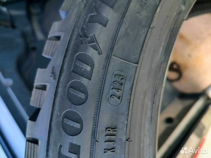 Goodyear UltraGrip Arctic 2 SUV 265/55 R19 113T