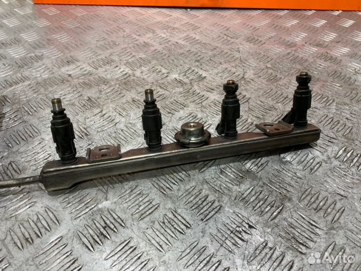 Форсунка топливная Toyota Corolla ZZE121 3ZZ-FE