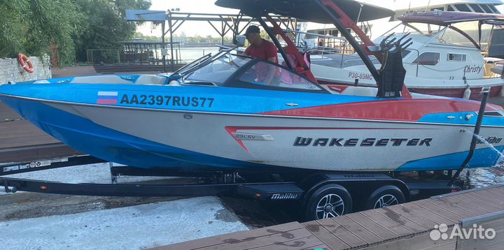 Катер буксировщик Malibu LSV 23