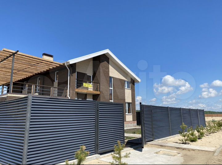 Коттедж 255 м² на участке 8 сот.