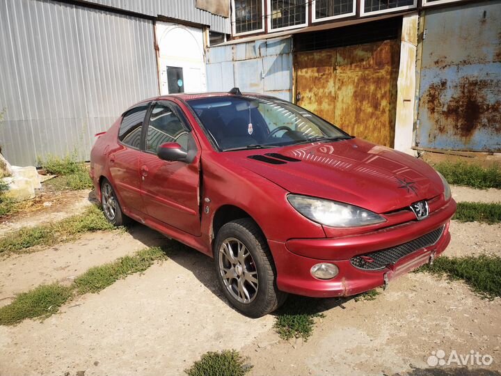 В разборе Peugeot 206