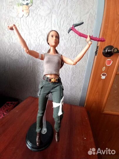 Кукла барби коллекционная Лара Крофт
