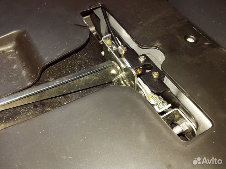 Замок (блокиратор) капота LADA Vesta