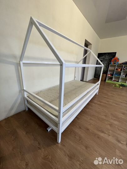 Кровать домик