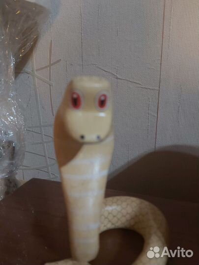 Фигурка змеи