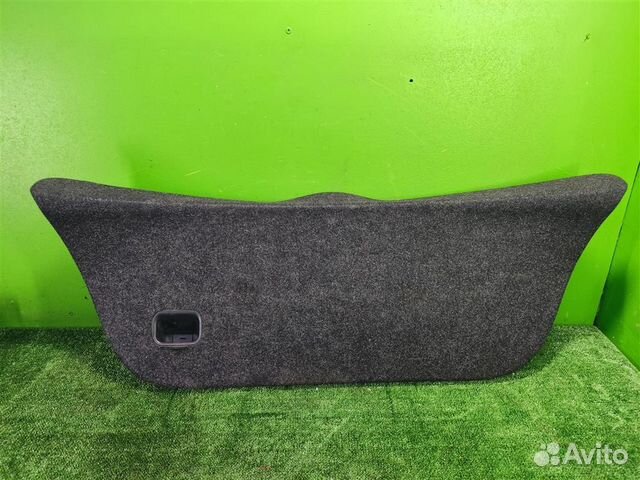 Обшивка крышки багажника Toyota Yaris P90 2010