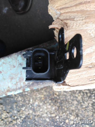 Кнопка сигнализ капота с Hyundai IX35