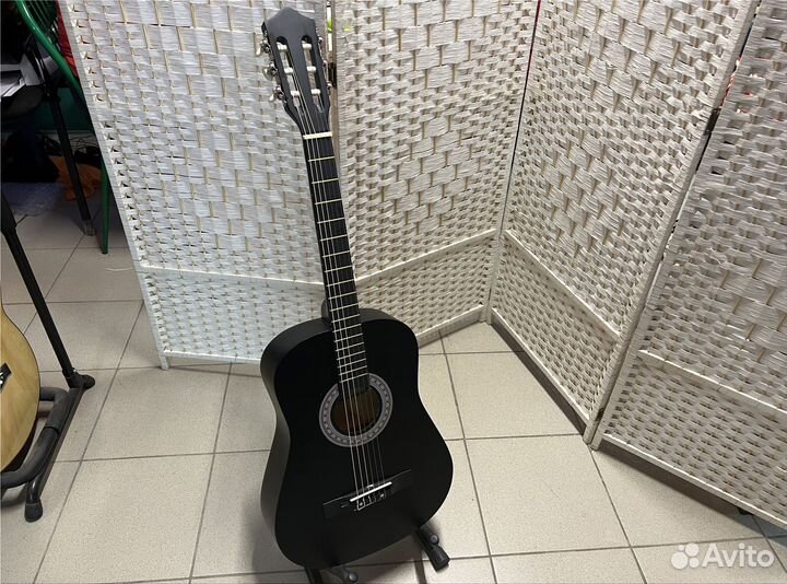 Гитара черная
