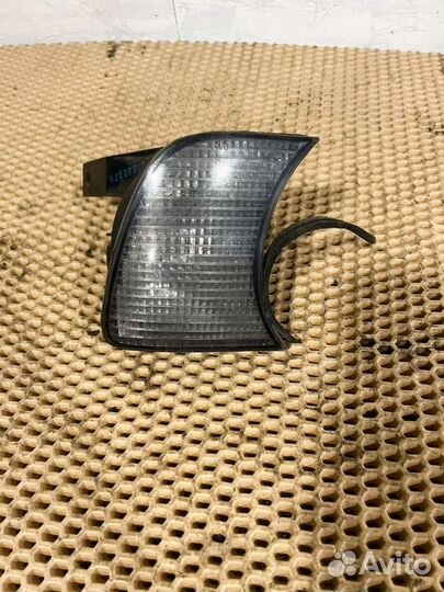 Поворотник правый bmw e34