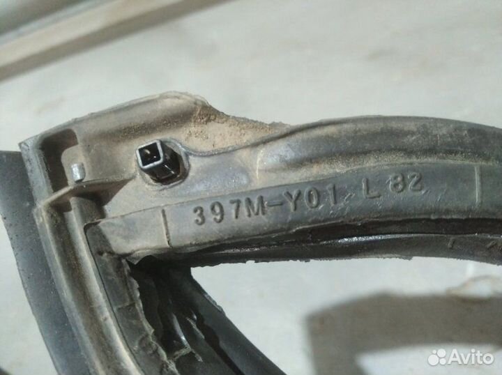 Уплотнитель на дверь передний левый Nissan Almera