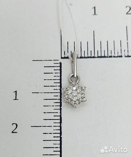 Золотая подвеска с бриллиантом