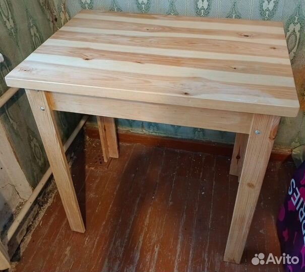 Стол из натурального дерева