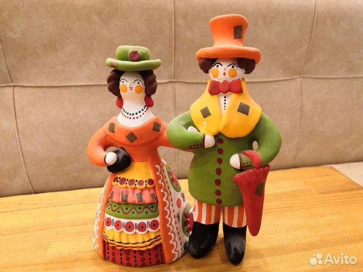 Дымковская игрушка пара на прогулке 190 мм новая