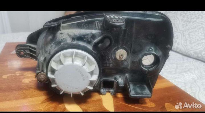 Фара головного света правая Хундай Санта фе 1