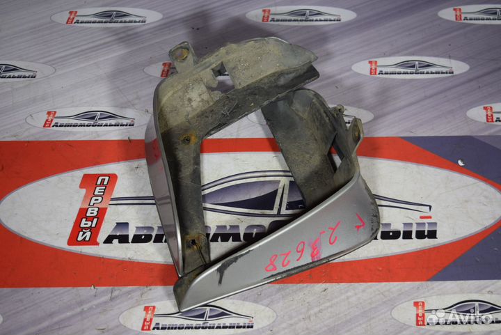 Брызговик лево c Nissan Cefiro A33 VQ20DE