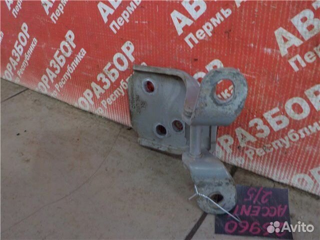 Петля двери верхняя передняя правая Hyundai Accent