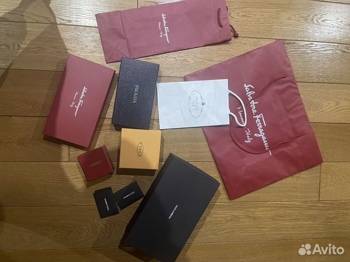 Коробки и пакеты Cartier, Prada, Ferragamo