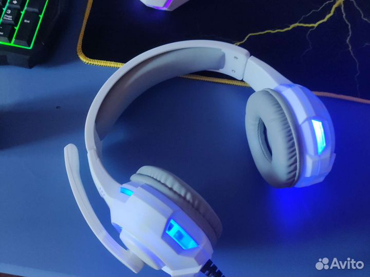 Проводные наушники с микрофоном