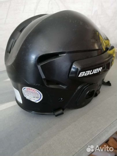 Хоккейный шлем