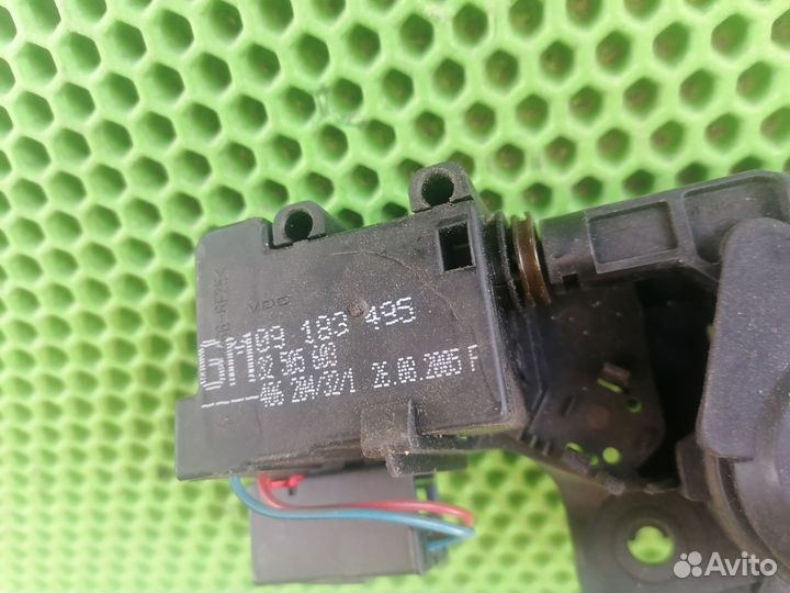 Кнопка багажника Опель Корса Ц