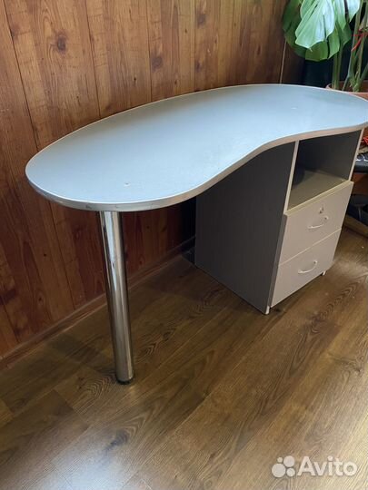 Столик для маникюра бу