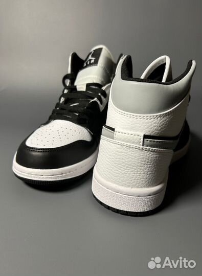 Кроссовки Nike Air Jordan 1 Black & White Люкс