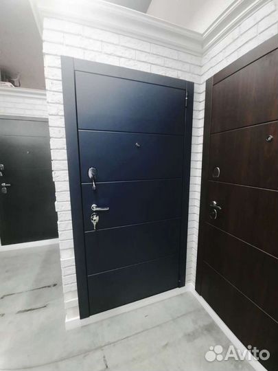 Дверь входная с зеркалом