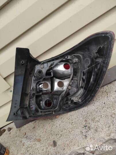 Задний левый фонарь renault sandero 2