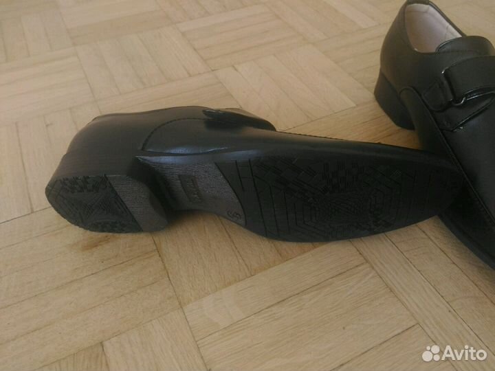 Туфли новые для мальчика 33,34 и 36 размеры