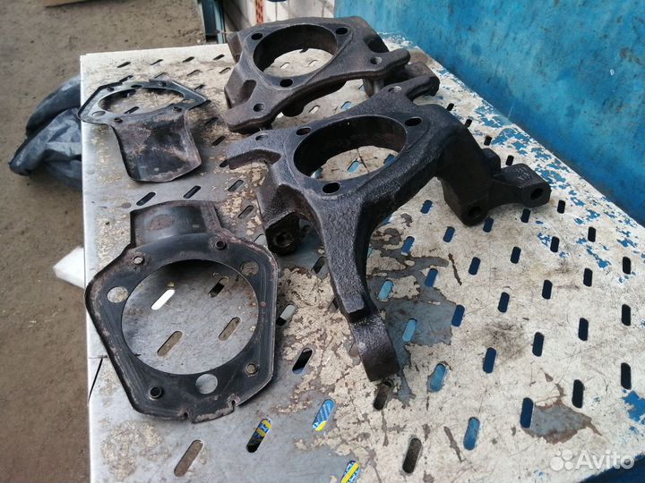 Кулак поворотный передний Opel Zafira B Astra H