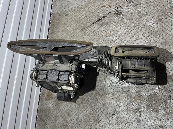 Корпус отопителя (Volkswagen Passat CC)
