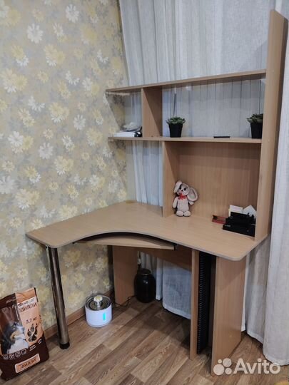 Компьютерный стол