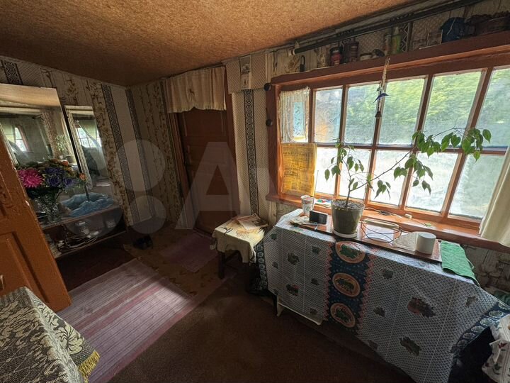 Дом 28 м² на участке 6 га