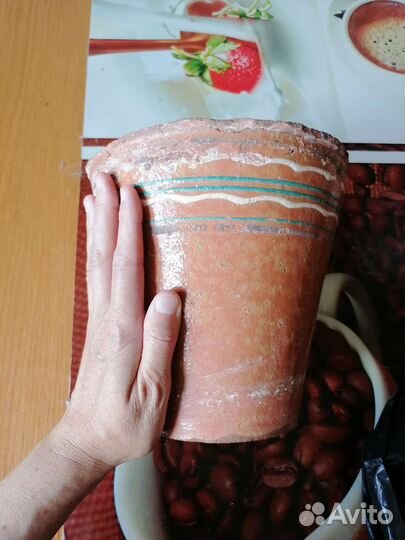 Керамический горшок, опора для растений