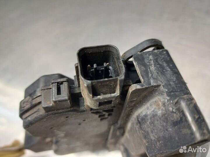 Замок двери задний правый Mitsubishi Outlander