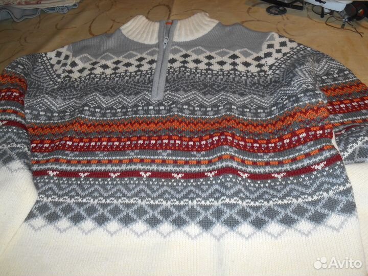 Новый джемпер мужской на молнии белый с орнаментом