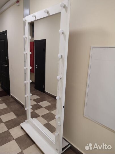 Зеркало для парикмахерской