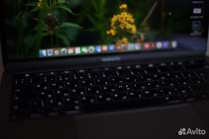 Продам mac book pro 13’ 8gb/256gb/ touch bar