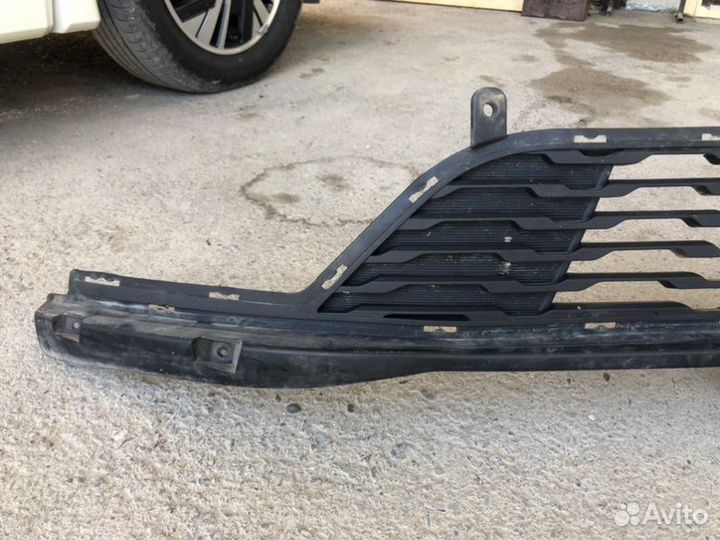 Решетка в бампер нижняя Kia Rio G4FC 2014