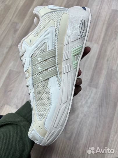 Кроссовки Adidas Respose CL