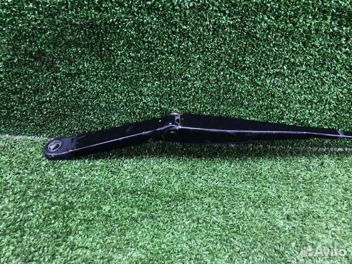 Поводок стеклоочистителя передний левый Ford Focus