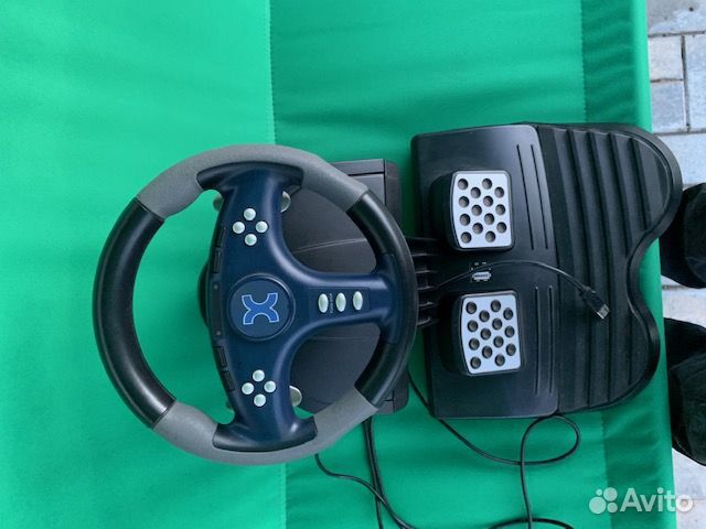 Игровой руль с педалями